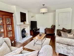 Lounge- click for photo gallery
